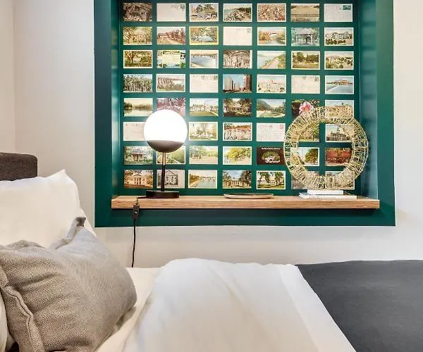 Vibrant & Stylish 4 Bed Condo Near Humboldt Park