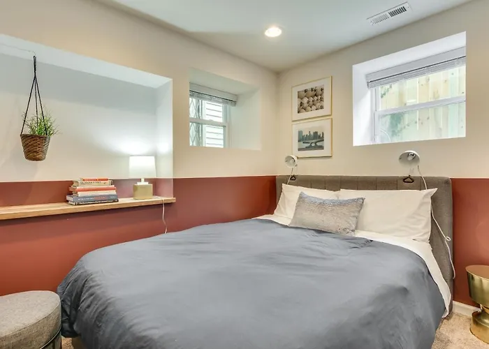 Vibrant & Stylish 4 Bed Condo Near Humboldt Park Apartment Chicago