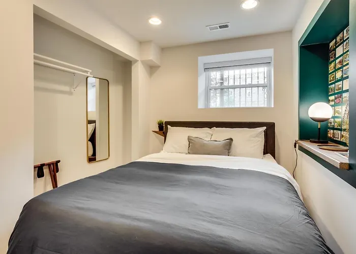 Vibrant & Stylish 4 Bed Condo Near Humboldt Park *